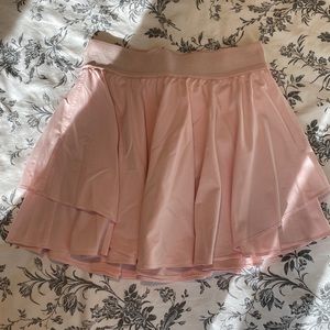 lululemon court rival skirt - size 4 (strawberry milkshake)